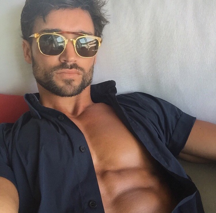betomartinez:  Beto’s Cornerhttp://betomartinez.tumblr.com/