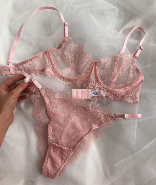 tauah:my.lace.lingerie via instagram