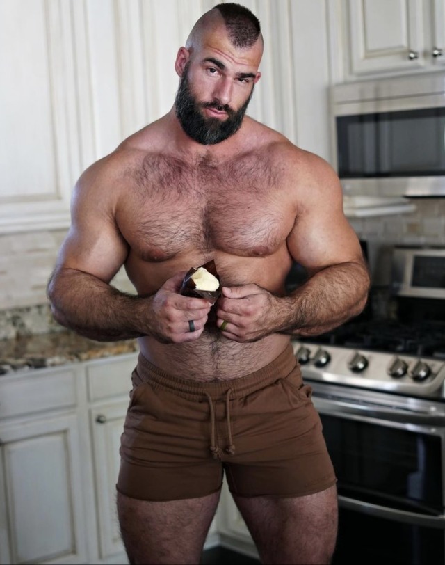 elnerdo19:Sexy gentle giant, Nick Pulos!!! 😘🥰😋❤️💚❤️💚❤️💚 🦍 