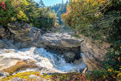 amazinglybeautifulphotography: The upper portion of Linville Falls in western NC. OC [4898 x 3265] -