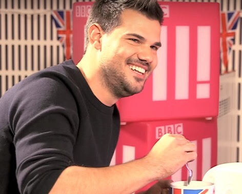 Where Did Taylor Lautners Chiseled Jawline And Abs Go? I Never Thought Id See This Day