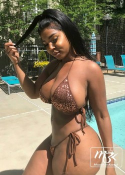 kingjazziedad:  DeliciouslySexy. CurvyLicious. Busty'Loose Ms Robin__Jay 💜💜💜