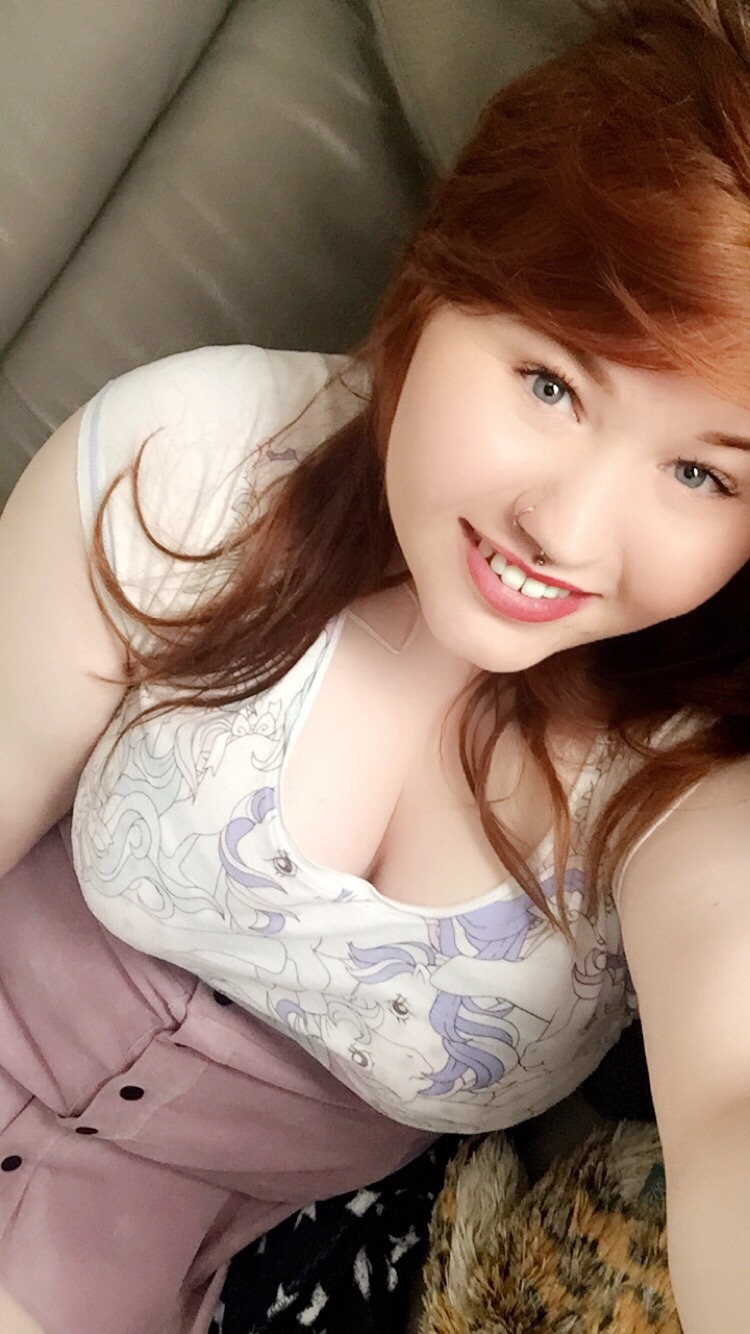goddess-of-tits-and-wine:  🦄   Beautyfull girl 