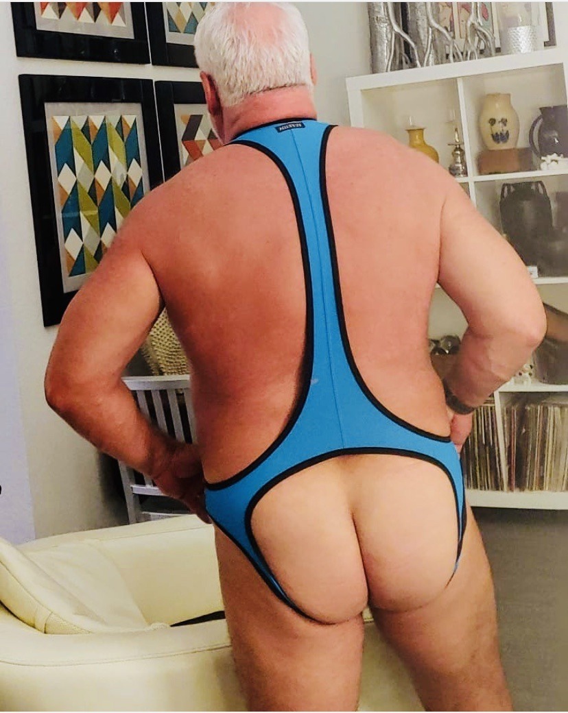 daddieslounge:If monday has got you down this will get you hard, I mean, up!!🍆🍆🍆