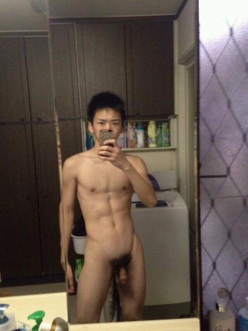 mantop10691:  倆位高中小鮮肉發育真的都很好…