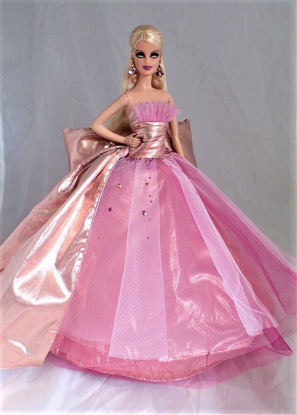 ParadiseBlue — Rose Gold. Barbie: “Holiday 2009 Barbie”