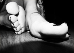 opentolife37:  💋🖤🖤💋 You put s whole new appreciation for Black and White photos and of course it helps when you such sexy feet and lovely toes all stretched out in their beauty ❤️❤️❤️❤️❤️🔥👣📸