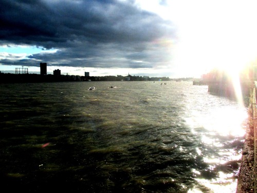 Clouds &amp; sun upper the Thames - feb 15