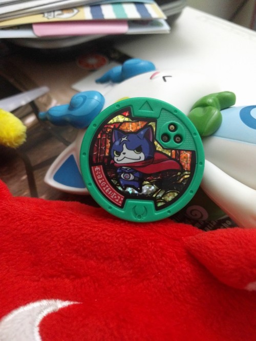 Saw the Yokai Watch movie in theaters today and got the very cool Fuyunyan (Hovernyan) medal. I wish