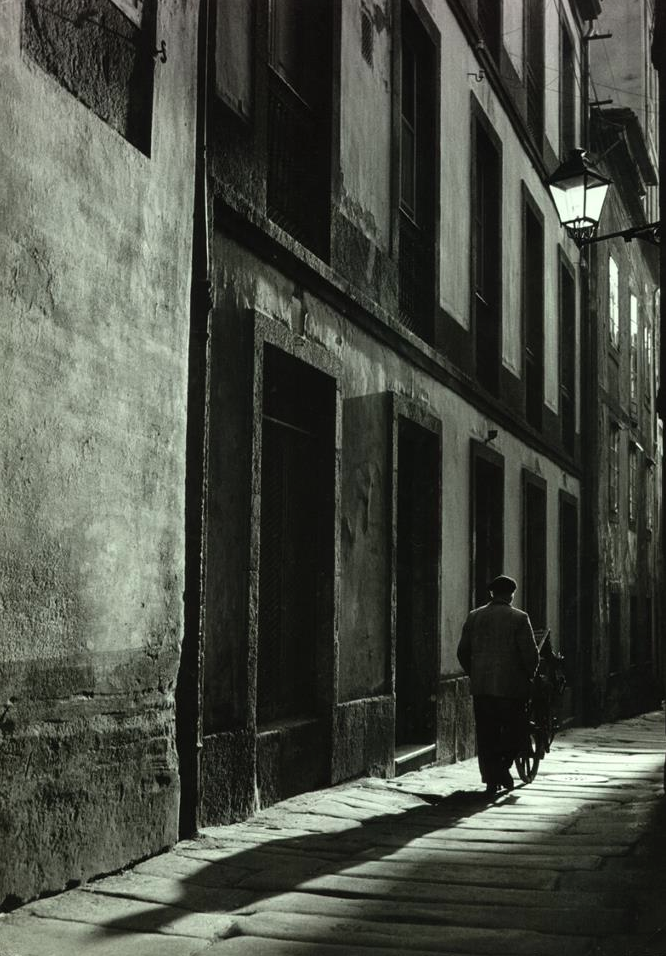 luzfosca:  António Paixão O Amolador, Portugal, Undated From Fotografia de António