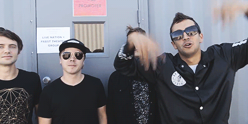 nophunintened:Tyler making Vinyl Theatre feel awkward