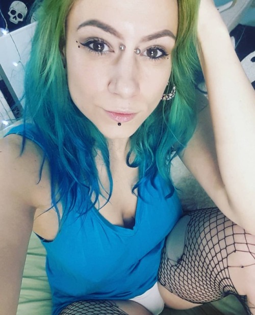 😍😍😍 mygirlfund.com/HotPepper #cute #canadian #piercedgirls #coloredhair #mygirlfund #mygirlfundgirl #ilovemygirlfund #punky #fishnets  https://www.instagram.com/p/BqQ3fnXn2tJ/?utm_source=ig_tumblr_share&igshid=nbyggh2f5ule