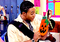 tsrgifs:Holiday Episodes: 2x04 Don’t Have a Cow (October 17th, 2003)