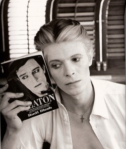 mothgirlwings:  David Bowie with Buster Keaton