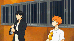 aki00113:  HINATA IMITATING KAGEYAMA  (´∀｀)♡ THESE TWO SHOULD HURRY UP AND GET MARRIED ALREADY. 