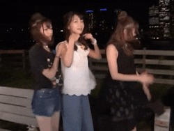 akb48girldaisuki: sashi : look at this– *looking Mayuki behind lost on their own world* Nah… never mind 