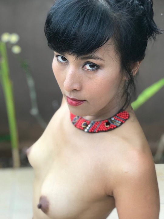 unrealthaiwoman:  Same light, different accessory