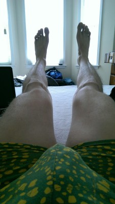 tumblinwithhotties:  ashtar-sheran:  Today I realized I’ve been growing muscle on my legs.  Something else is pulling focus