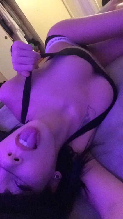 lilmskitten:  👅