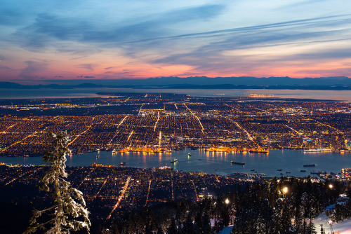 Vancouver from Grouse MountainDescriptionLooking South from The Peak at Grouse Mountain:In the foreg