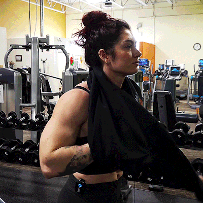 mikaeled:I’m gonna look too big.Massive chest and tri bulking workout with Natasha Aughey