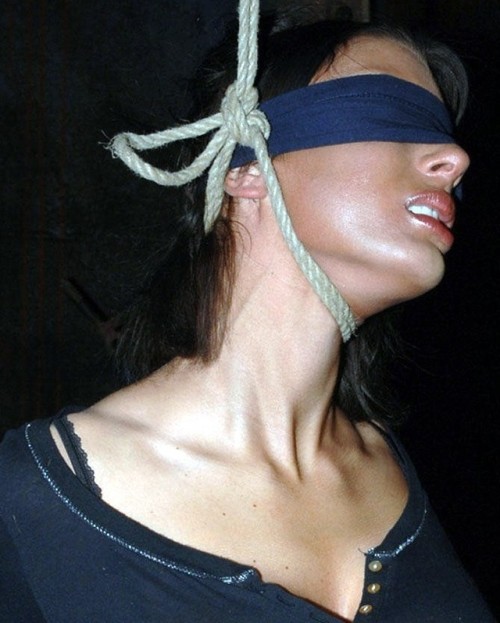 henrythehangman:bondageandasphyxia: She didn’t know what she had done or who was doing it to h