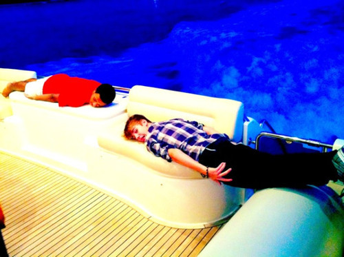 Diggy & Justin Bieber planking!