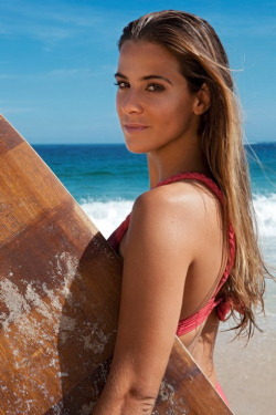 surfing-girls:  Surf GirlSurfing Girls Twitter