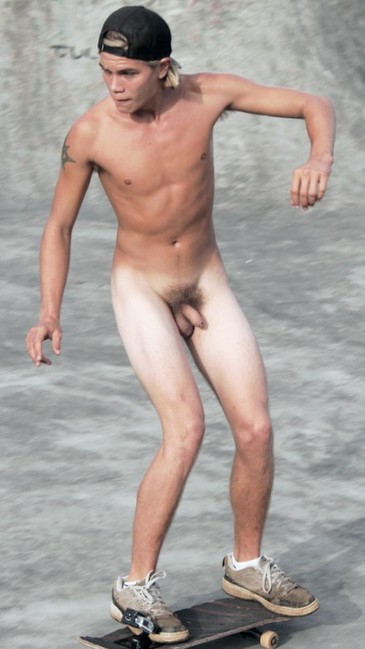 studsnpuds:  Even skater dudes shouldn’t be denied the benefits of circumcision.