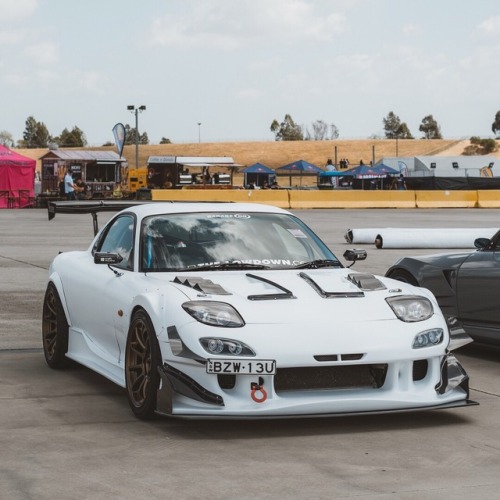 Time attack ready RX-7.