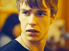 madfatty:  old-lady-at-heart:  kneekeyta:  girlinplaits:  Finn’s watching them