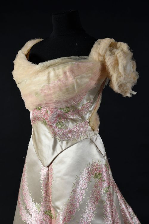 Worth evening dress ca. 1895From Coutau-Bégarie & Associés
