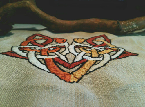 redfoxdream:Modern paganism. ”Fox Spirit” embroidery. Made for Loki’s altar. Cleverness Strategy C