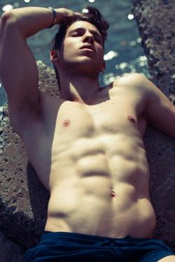 shirtlessboys:  Lorenzo Pozzan by Nelson N castillo