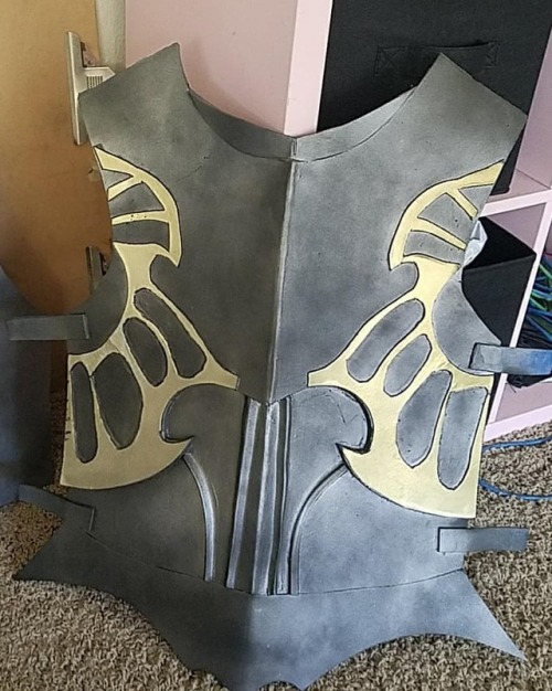 Breastplate is looking a lot better but I got to fix that Little Neck brim in the front, it looks ve