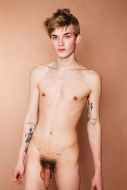 aec2000:  billgreesh:  Love to get him hard!   Hot uncut guy!