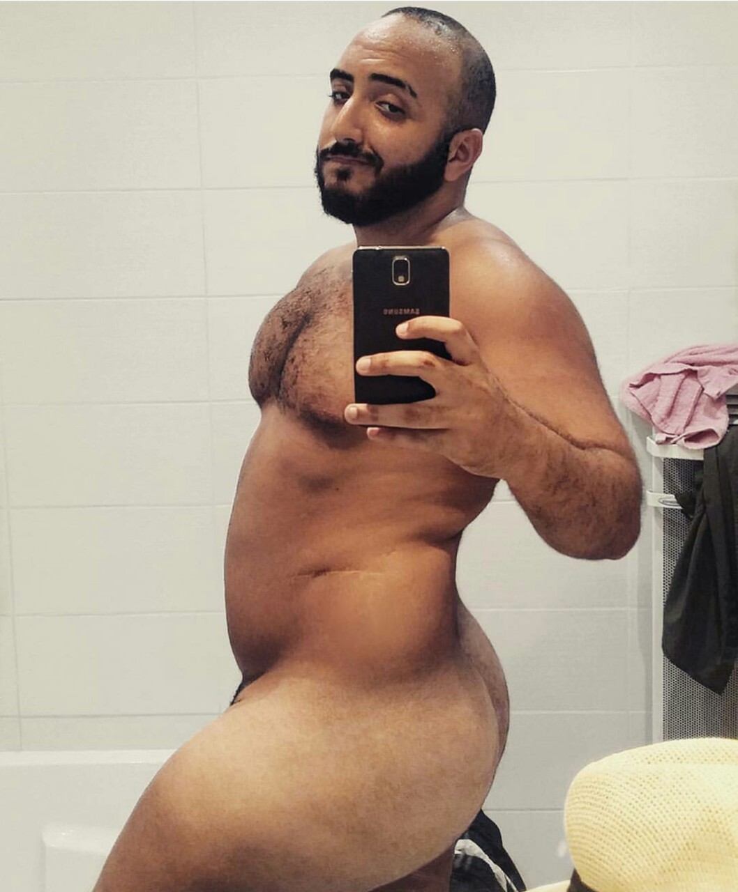 kingdannyxxx:  Damn thick papi 