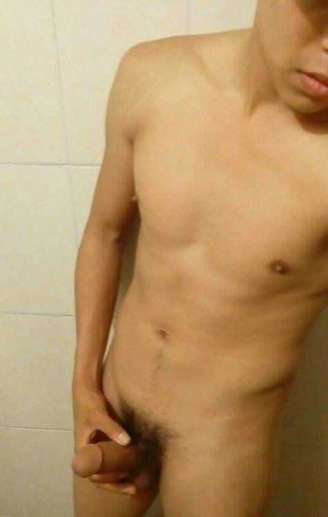 cdmxblr:  Armando V. Tiene 20 años, Tengo muchos videos de el. 😊😊😊😊
