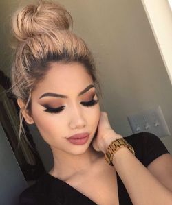 beautyselfiess:  Make up and hair goals 🌸