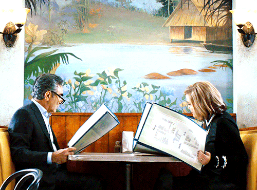 romeoquinns:Keep an eye on these bags. Apparently in hell, there’s no bellman. SCHITT’S CREEK SEASON