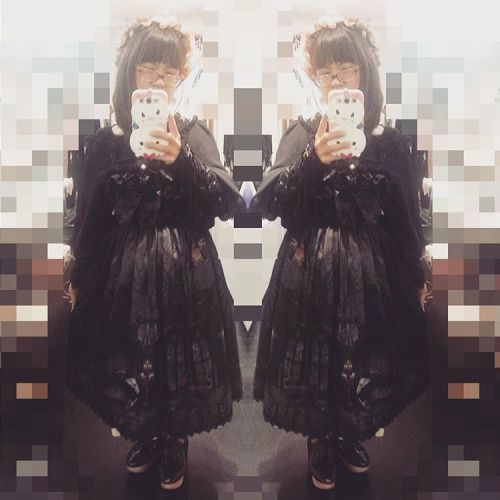 If I’m going to melt in this heat I might as well look good. #lolitafashion #ootd #eglcommunit