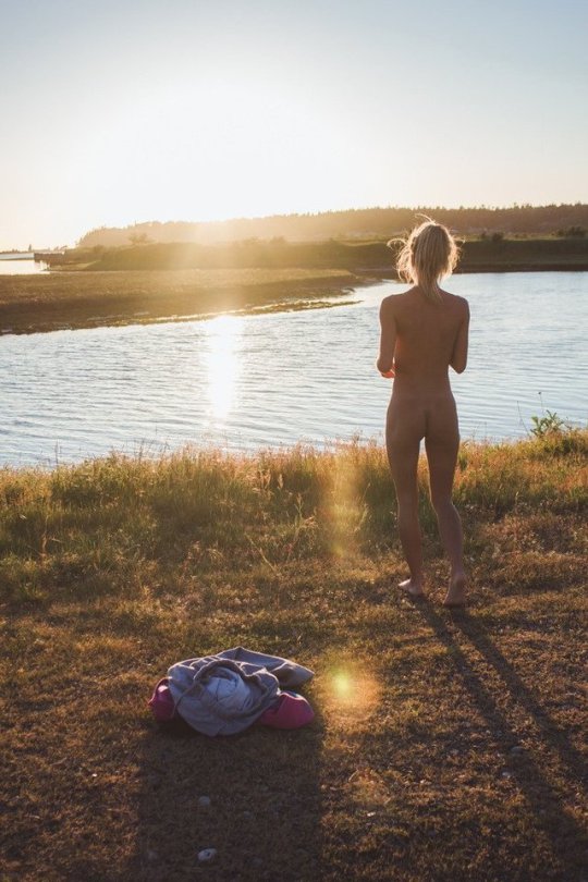 Some spots just cry out for you to get undressed and enjoy the beauty naked! https://t.co/mOpLWf4ipchttps://twitter.com/nakedjohann/status/1059705932157014019?s=19