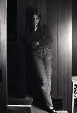 ilovejonimitchell:  Joni Mitchell  photographed by Tom Gundelfinger   in 1969