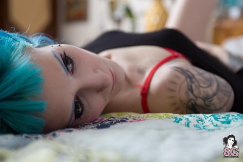 past-her-eyes:  Ameline Suicide www.suicidegirls.com/girls/ameline For South African SuicideGirls