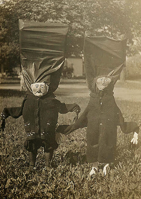 ryuzaki21121:  lolzpicx:  The weirdest vintage Halloween costumes  They just straddle the line between silly and horrifying 