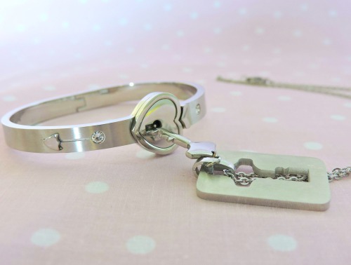 kittensplaypenshop: Lockable Heart Bracelet. Made of Stainless Steel. Comes with key necklace <3