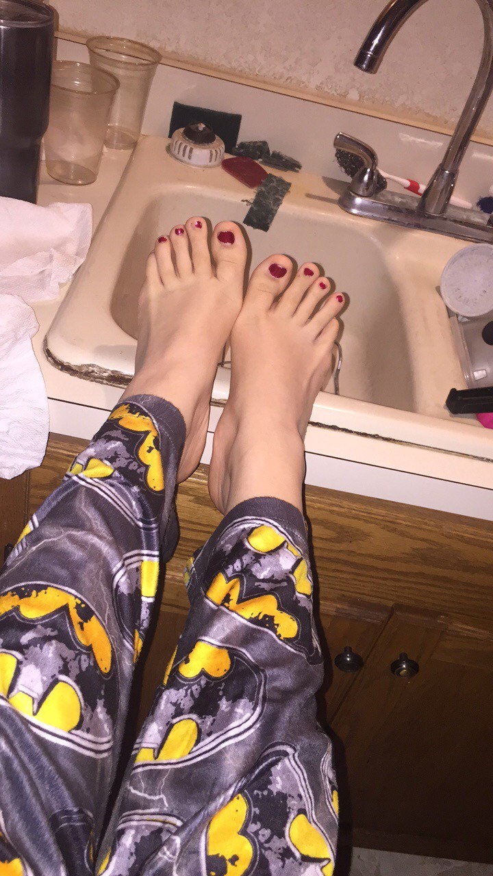 miraculouslylauren:I think my feet might be dirty.. anyone want to help me out 🤔😇😇😇