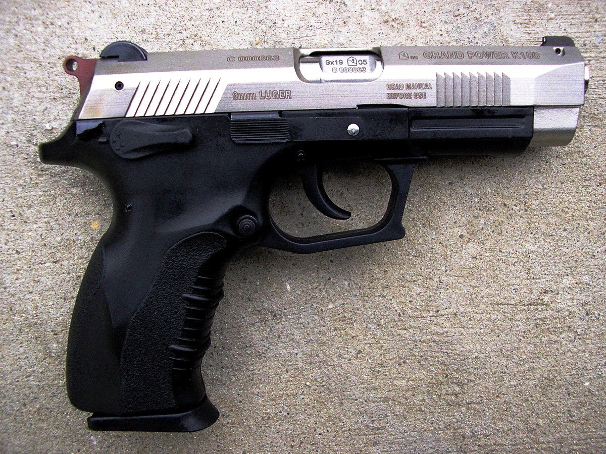 gunsknivesgear:  How to Choose a Defensive Handgun, Part II: Pistols Pistols are