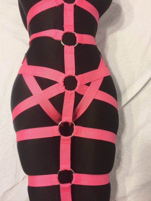 hexthings:Black Zentai bound in Pink – party of the first part