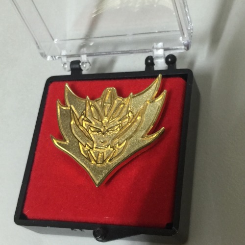 qweety:tfwatermelon:WIth eabevella’s help, finally the Rodimus Stars Pin are on sale from now on~! T